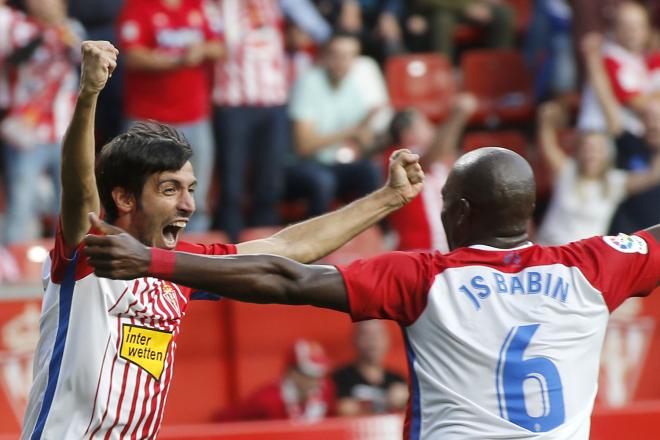 Marc Valiente y Babin, celebrando uno de los goles ante el Almería (Foto: Luis Manso).