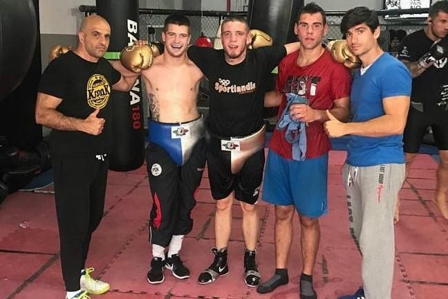 Jon Miguez, Kerman Lejarraga y Sergi García tras una sesión de sparring en el Mampo Gym.