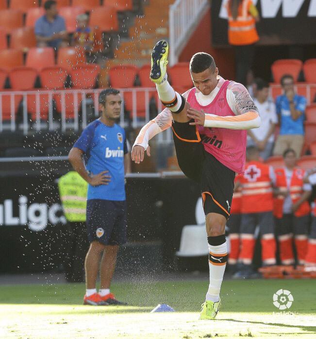 Se especulaba que Guedes jugara en punta junto a o por Rodrigo en el Valencia-Alavés (Foto: LaLiga)