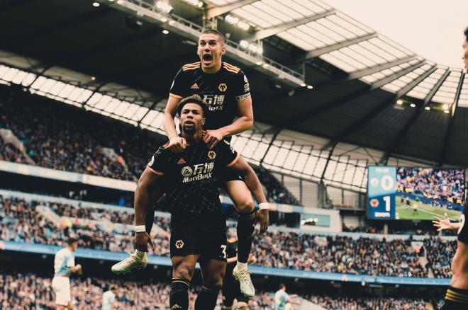 Adama Traoré celebra su primer gol ante el Manchester City.