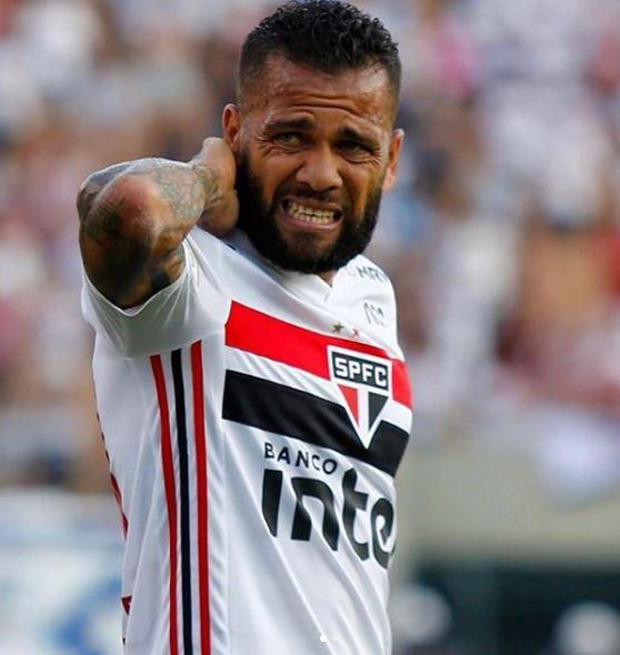 Dani Alves, durante en partido con el Sao Paulo (Foto: Instagram).