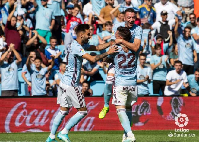Aspas celebra junto a sus compañeros el gol ante el Athletic (Foto: LaLiga).