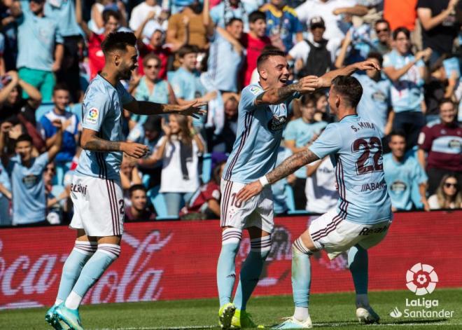 Brais Méndez, Aspas y Santi Mina celebran el gol ante el Athletic (Foto: LaLiga).