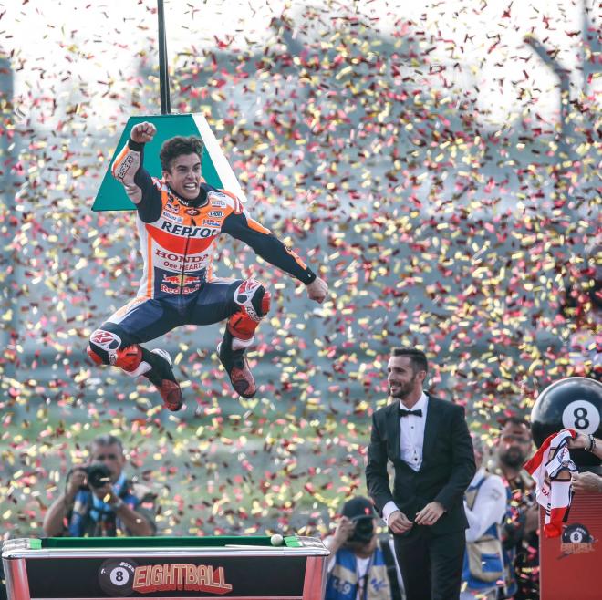 Marc Márquez celebra su victoria en Tailandia.