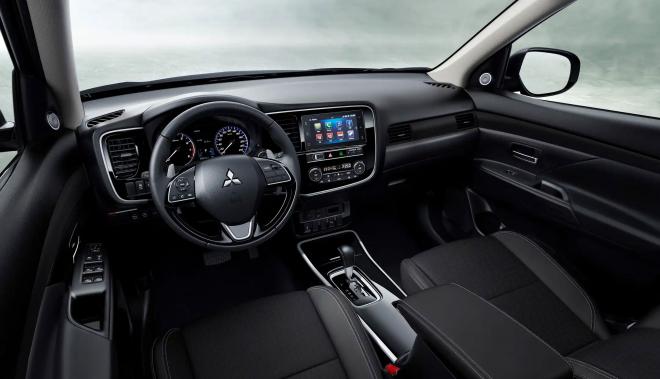 Mitsubishi Outlander interior