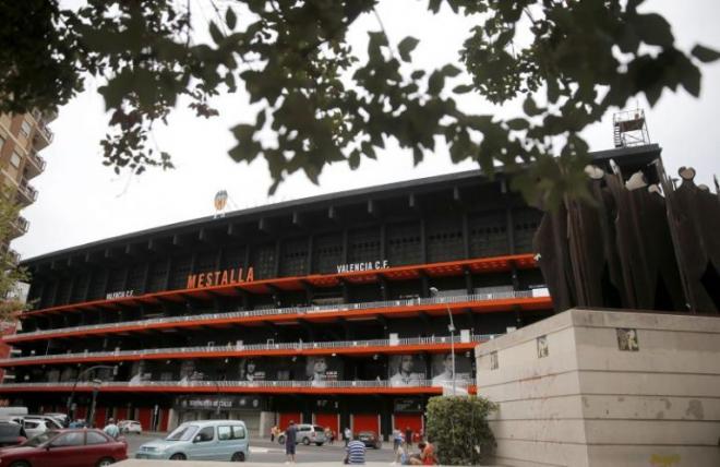 Fachada del estadio del Valencia CF (Foto: EFE)