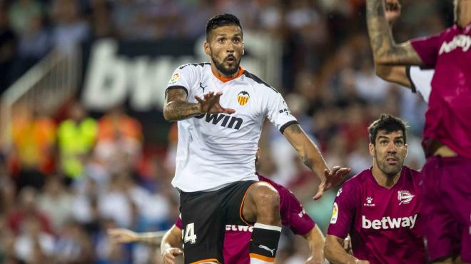Garay se queda fuera de la convocatoria del Valencia CF por sanción (Foto: Lázaro de la Peña / Valencia CF).