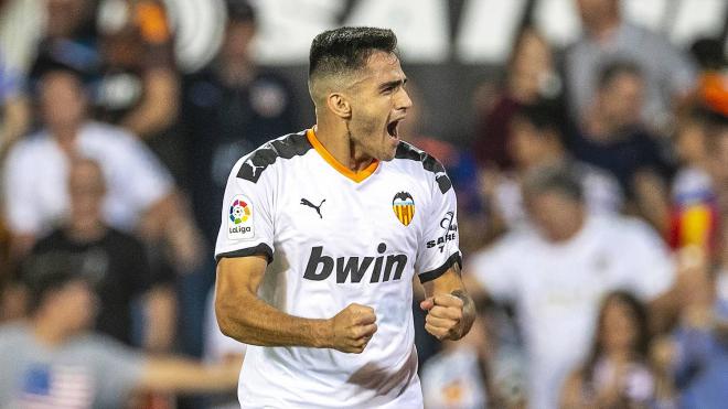 Maxi Gómez celebra un gol (Foto: Lázaro de la Peña / Valencia CF)