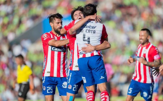Unai Bilbao celebra el gol que marcó al Juárez en la Liga MX