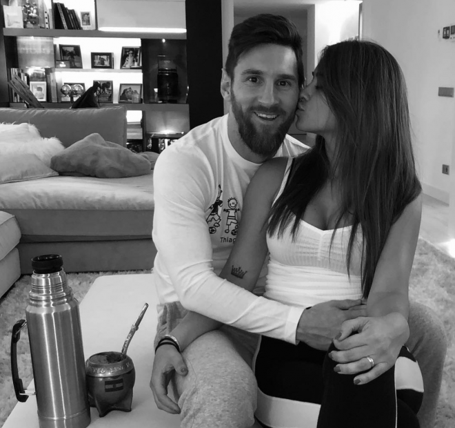 Leo Messi y Antonela Roccuzzo, en su casa de Barcelona (Foto: Instagram)