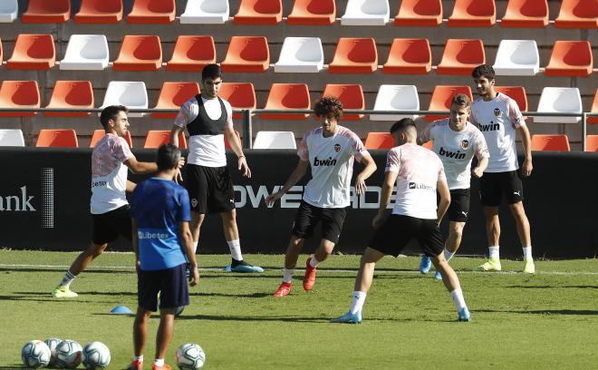 Carlos Soler y Kevin Gameiro vuelve a los entrenamientos del Valencia CF (Foto: David González)