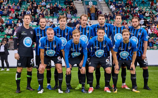 Álvaro Muñiz posando con sus compañeros del Inter Turku (Foto: Inter Turku)
