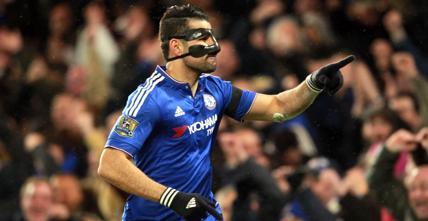 Diego Costa en su etapa en el Chelsea durante el periodo en el que tuvo que jugar con máscara (Foto: