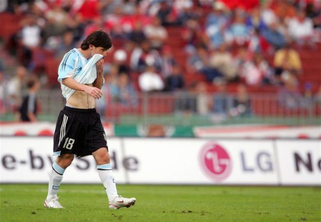 Le Messi es expulsado en su debut contra Hungría (Foto: UEFA).