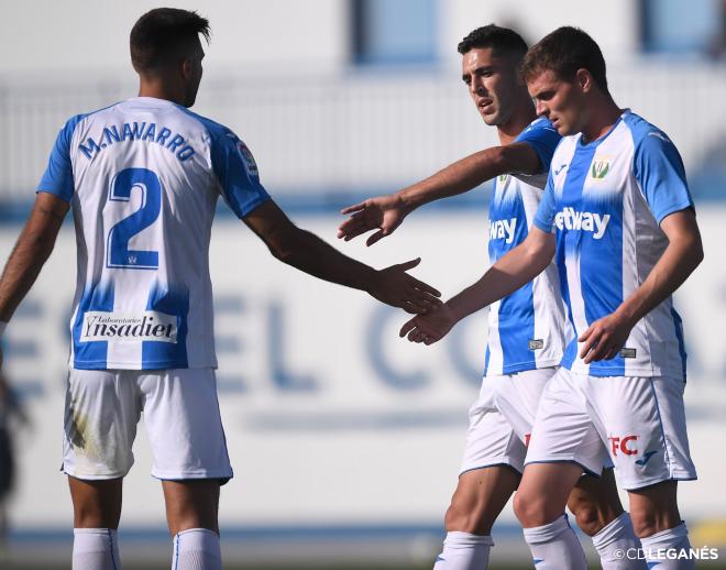 Varios jugadores del Leganés celebran un gol en un partido amistoso (Foto: @CDLeganes).