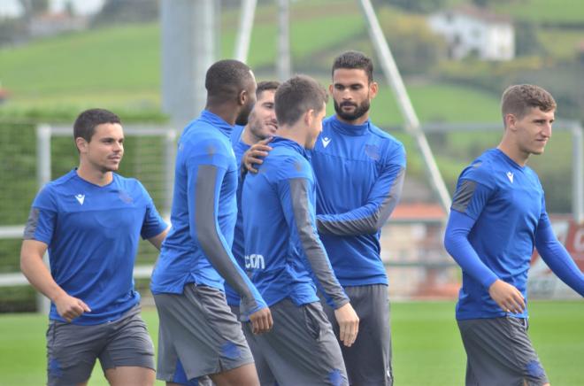 Varios jugadores de la Real durante un entrenamiento en Zubieta (Foto: Giovanni Batista).