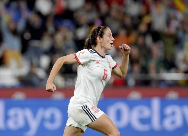 Aitana Bonmatí celebra uno de sus goles ante Arzebaiyán.