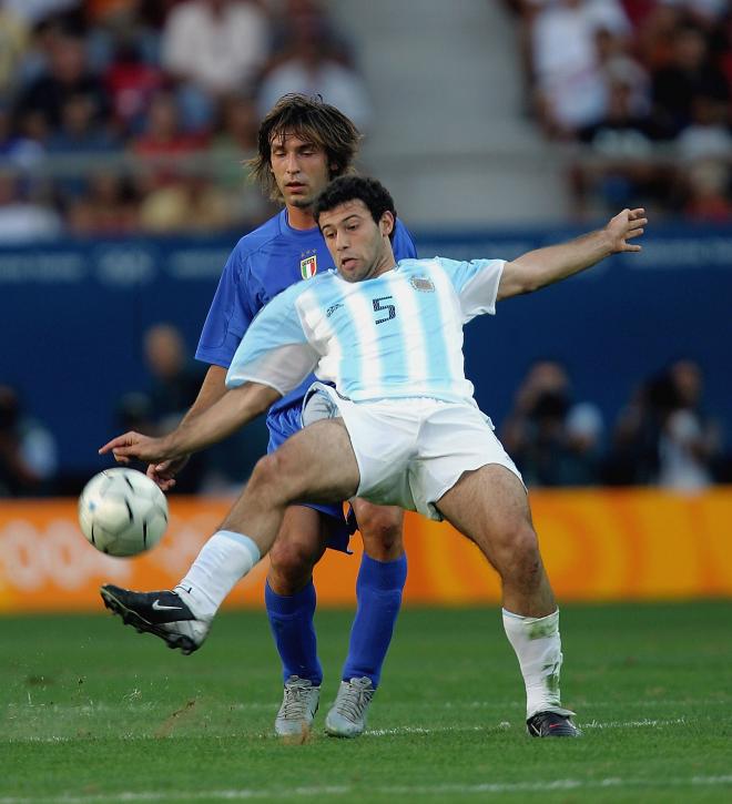 Andrea Pirlo y Javier Mascherano se midieron en Atenas 2004.