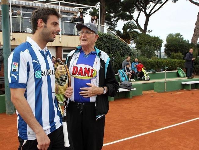 Andrés Gimeno, con la camiseta del Espanyol (Foto: @RCDEspanyol).