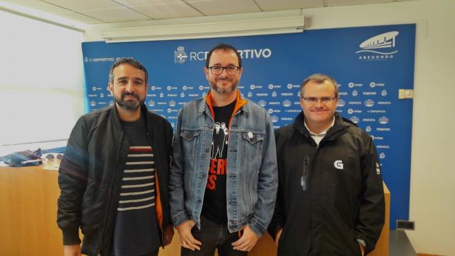 Javi Torres, Israel Zautúa y Xosé Antón Fraga en la sala de prensa de Abegondo