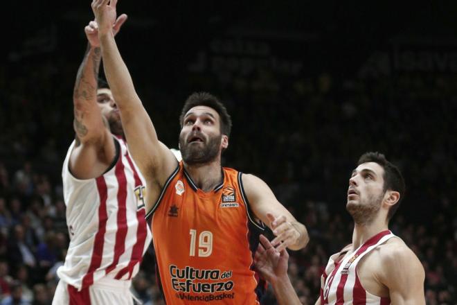 San Emeterio en la Euroliga con el Valencia Basket (Foto: M. A. Polo)
