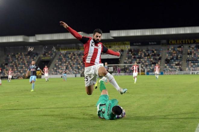 Asier Villalibre en un amistoso con el Athletic (Foto: Athletic Club).