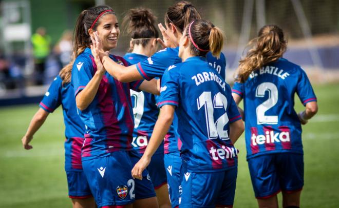 El Levante Femenino celebra un gol en Buñol. (Foto: Levante UD)