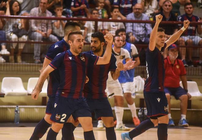 El Levante UD FS celebra un gol contra Industrias Santa Coloma. (Foto: Levante UD)