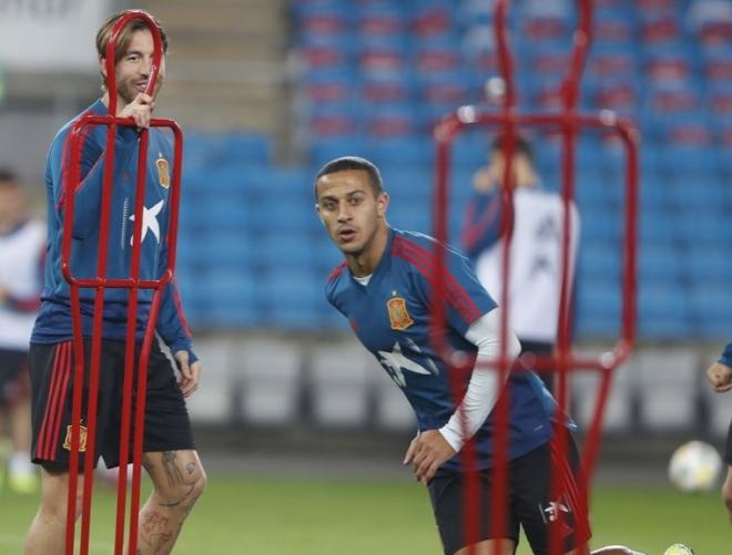 Sergio Ramos y Rodrigo, en Oslo (Foto: SeFutbol).