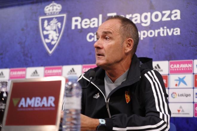 Víctor Fernández, en la sala de prensa del Real Zaragoza (Foto: Daniel Marzo).