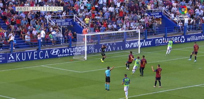 Yuri celebra el gol del empate ante el Extremadura.