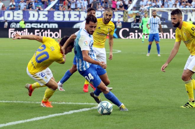Luis Muñoz, ante el Cádiz en el duelo disputado esta temporada en La Rosaleda (Foto: Paco Rodríguez).