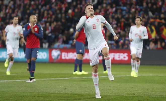 Saúl celebra su gol con España (Foto: SeFutbol).