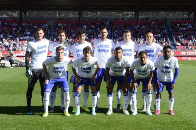 El once del Real Zaragoza con camisetas en apoyo a Dwamena en Los Pajaritos (Foto: RZ).