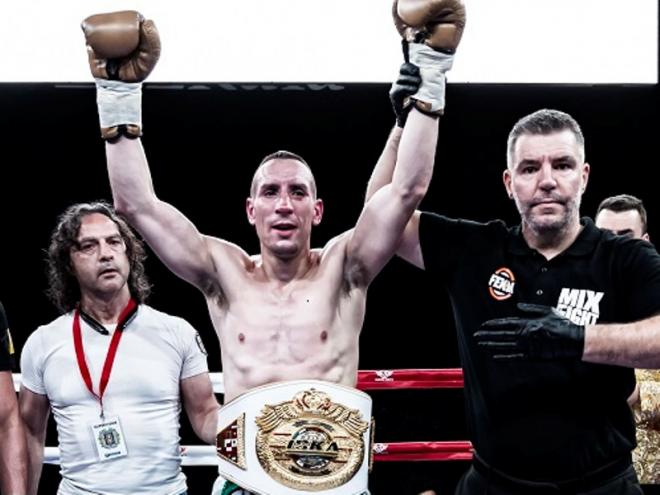 El vitoriano Sergio ‘Dinamita’ Sánchez se proclamó campeón del mundo ISKA en los 70 kilos en Bilbao.