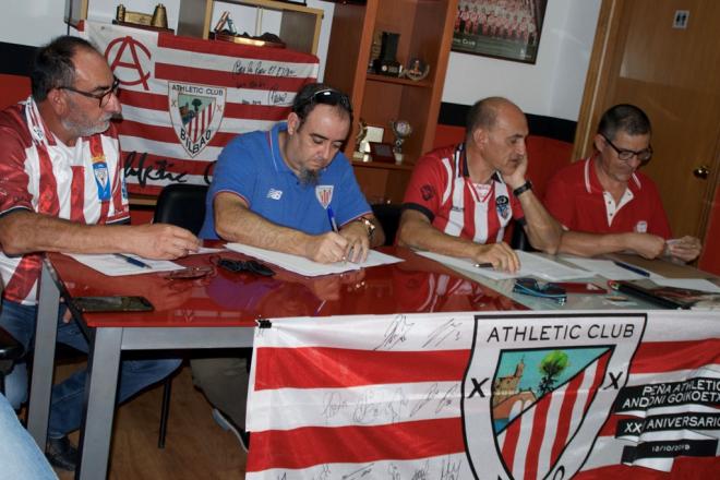 Mesa de trabajo en el Congreso de Peñas del Athletic Club celebrado en El Ejido (Foto: DMQ Bizkaia).