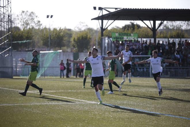 Uxío celebra su último gol con el Salamanca (Foto: TS).