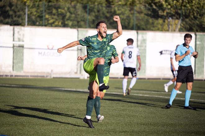 Pablo Espina anota gol con el Guijuelo (Foto: Guijuelo)