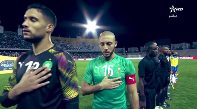 Munir y Amrabat, durante el himno de Marruecos antes del partido ante Gabón (Foto: @SCCR212).