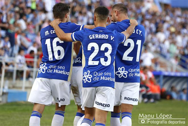 El Decano celebra un gol. (Manu López / Albiazules.es).