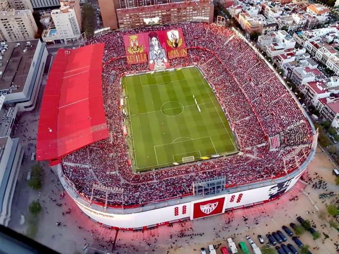Vista aérea del Sánchez-Pizjuán en uno de los derbis entre Sevilla FC y Betis.