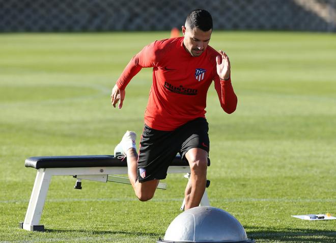 Vitolo se recupera en un entrenamiento con el Atlético (Foto: ATM).