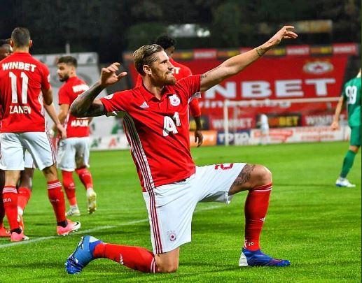 Albentosa celebra un gol en Bulgaria.