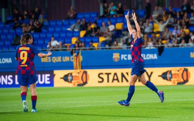 Mariona Caldentey celebra con Marta Corredera uno de los goles (Fotos: FCB).
