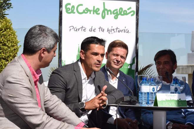 Álvaro Ramírez, Juanito, Víctor Salas y Chaparro, en El Corte Inglés. (Foto: Kiko Hurtado).