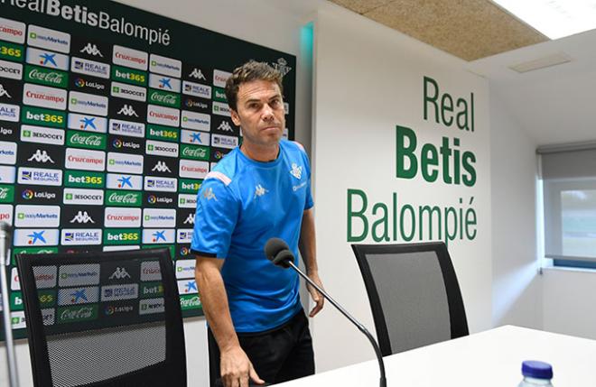 Rubi, en la rueda de prensa previa al duelo entre Real Sociedad y Betis (Foto: Kiko Hurtado).