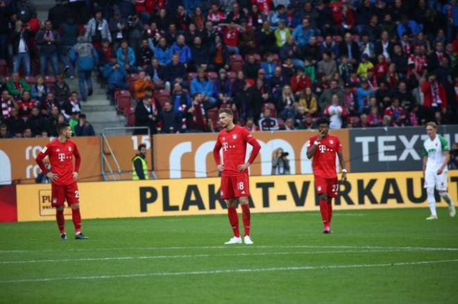 Decepción en los jugadores del Bayern tras el empate.