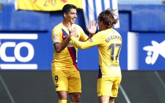 Griezmann y Luis Suárez celebran uno de los goles en Éibar (Foto: FCB).