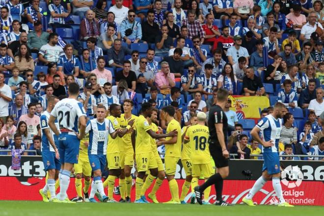 Los jugadores del Villarreal celebran el gol de Ekambi ante el Espanyol (Foto: LaLiga).