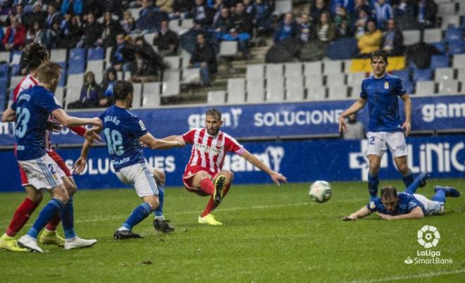 Gol de Stuani, pretendido por el Barcelona, contra el Oviedo (Foto: LaLiga).
